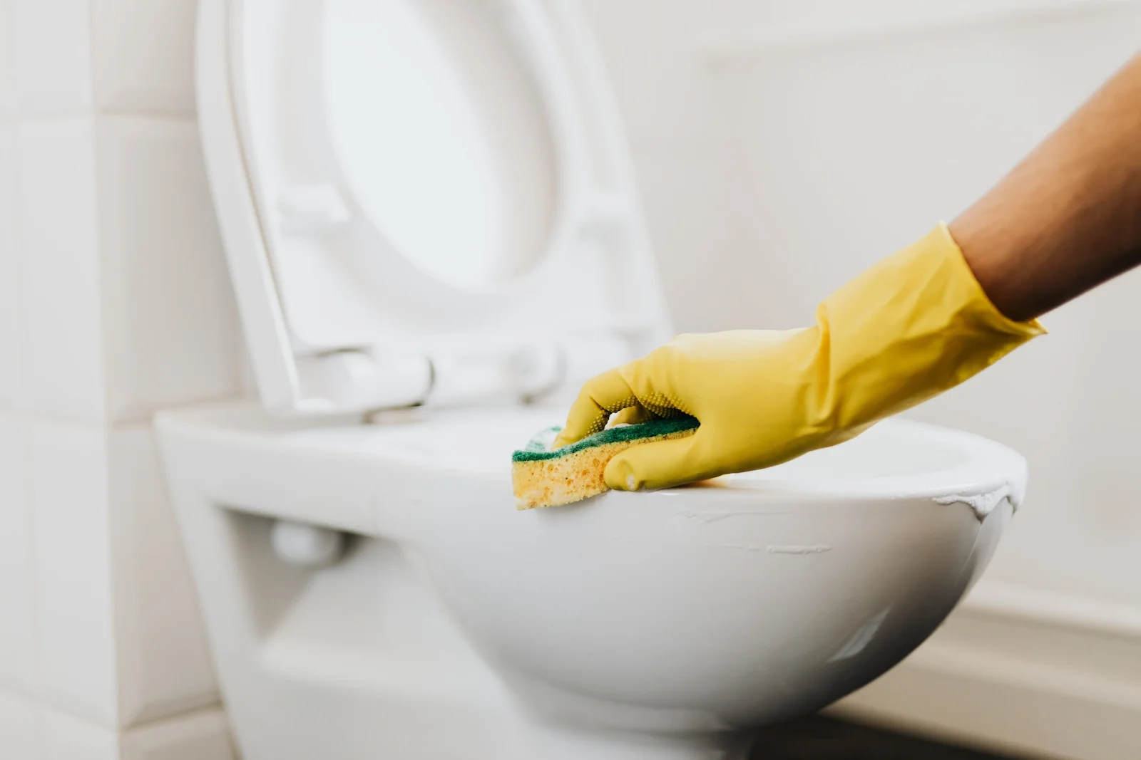 Cleaning a toilet